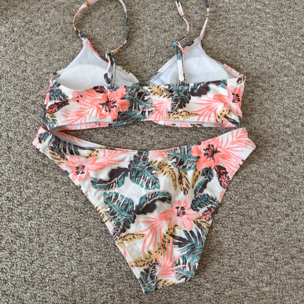 Never worn - Picture 2 of 2